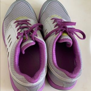 Vionic tennis shoes